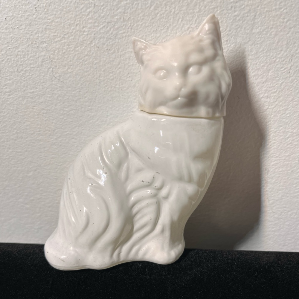 Vintage Avon perfume bottle. Cat. White. Collectible. 🐈🐈‍⬛